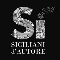 IL MARCHIO CONSISTE NELLA RAFFIGURAZIONE STILIZZATA DELLA PAROLA SI LE CUI LETTERE S ED I SONO RIEMPITE DA MOTIVI ORNAMENTALI MARCHIO CONSISTE NELLA RAFFIGURAZIONE STILIZZATA DELLA PAROLA SI LE CUI LETTERE S ED I SONO RIEMPITE DA MOTIVI ORNAMENTALI DI DECORO ARTISTICO. IL PUNTO SULLA LETTERA I E RAPPRESENTATO DA UNO SCIAME DI CIOTTOLI FORMANTI UN PENNACCHIO. SOTTOSTA LA SCRITTA SICILIANI D AUTORE. IL MARCHIO CONSISTE NELLA RAFFIGURAZIONE STILIZZATA DELLA PAROLA SI LE CUI LETTERE S ED I SONO RIEMPITE DA MOTIVI ORNAMENTALI