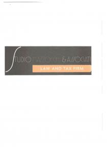 marchio si compone in modo figurativo della scritta STUDIO MAZZOCCHI ASSOCIATI tutta in stampato maiuscolo, con la lettera marchio si compone in modo figurativo della scritta STUDIO MAZZOCCHI ASSOCIATI tutta in stampato maiuscolo, con la lettera S iniziale stilizzata piu grande rispetto alle successive. Al di sotto e a destra della scritta principale vi è la scritta LAW AND TAX FIRM tutta in stampato maiuscolo. Il marchio è rappresentato a colori. Lo sfondo è nero. Le parole STUDIO e ASSOCIATI sono di colore bianco. La parola MAZZOCCHI è di colore arancione. La scritta LAW AND TAX FIRM è di colore bianco su sfondo arancione. Il tutto è composto in modo figurativo come da esemplare allegato. Il marchio si compone in modo figurativo della scritta STUDIO MAZZOCCHI ASSOCIATI tutta in stampato maiuscolo, con la lettera