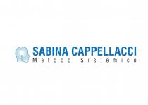 marchio consiste nella composizione delle parole sabina cappellacci metodo sistemico a fianco dell immagine stilizzata di una testa umana delineata marchio consiste nella composizione delle parole sabina cappellacci metodo sistemico a fianco dell immagine stilizzata di una testa umana delineata di profilo destro da una linea blu; dal mento della suddetta figura parte continua la linea e termina al centro della testa con l immagine stilizzata di una lampadina accesa, l interno della figura stilizzata della testa è colorata di azzurro sfumato, più chiaro vicino alla lampadina accesa. Le parole sabina cappellacci sono scritte colore blu e in maiuscolo, le parole Metodo Sistemico sono poste sotto alle parole sabina cappellacci e scritte in minuscolo e in colore nero. Il descritto logo è posto alla sinistra delle parole sabina cappellacci Metodo Sistemico . Il marchio consiste nella composizione delle parole sabina cappellacci metodo sistemico a fianco dell immagine stilizzata di una testa umana delineata