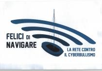 Felici di navigare - La rete contro il cyberbullismo figurativo marchio è composto al centro dall immagine di una barca, dalla quale nascono delle onde che riprendono il simbolo del wi-fi. Sul lato destro, la dicitura Felici di navigare, sul lato sinistro il sottotitolo La rete contro il cyberbullismo, il tutto con font New Athletic . Felici di navigare - La rete contro il cyberbullismo figurativo
