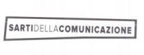 marchio consiste nella dicitura Sarti della Comunicazione . Il Brand inscritto all interno di una linea continua che va a comporre marchio consiste nella dicitura Sarti della Comunicazione . Il Brand inscritto all interno di una linea continua che va a comporre l outline di un poligono irregolare alla base. Il lato sinistro del poligono risulta più lungo e inclinato del lato destro questo va a formare un angolo acuto sul lato sinistro in corrispondenza della base e un angolo ottuso sull angolo opposto. Il logotipo corrisponde a un font a bastoni e compone la parola SARTI DELLA COMUNICAZIONE. Nello specifico le parole Sarti e Comunicazione vengono messi in evidenza dallo spessore più corposo delle linee. Il marchio consiste nella dicitura Sarti della Comunicazione . Il Brand inscritto all interno di una linea continua che va a comporre