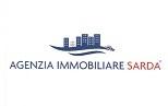 IL MARCHIO CONSTA DIM UN DISEGNO RAPPRESENTANTE N. 6 PALAZZI. IL SECONDO PALAZZO DA SINISTRA RAPPRESENTATO DALLA BANDIERA DEI QUATTRO MARCHIO CONSTA DIM UN DISEGNO RAPPRESENTANTE N. 6 PALAZZI. IL SECONDO PALAZZO DA SINISTRA RAPPRESENTATO DALLA BANDIERA DEI QUATTRO MORI STILIZZATA. TUTTI INSISTONO SOPRA UN ONDA CHE TERMINA CON UNA BARCA. AL DI SOTTO E RIPORTATA UN ALTRA ONDA. ANCORA SOTTO E RIPORTATA LA SCRITTA AGENZIA IMMOBILIARE SARDA IL MARCHIO CONSTA DIM UN DISEGNO RAPPRESENTANTE N. 6 PALAZZI. IL SECONDO PALAZZO DA SINISTRA RAPPRESENTATO DALLA BANDIERA DEI QUATTRO