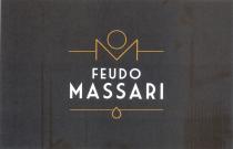 MARCHIO COMPLESSO COSTITUITO DALLA DICITURA A CARATTERI STAMPATELLO DI COLORE BIANCO FEUDO MASSARI OLTRE CHE DAI DISEGNI RAFFIGURANTI NELLA PARTE MARCHIO COMPLESSO COSTITUITO DALLA DICITURA A CARATTERI STAMPATELLO DI COLORE BIANCO FEUDO MASSARI OLTRE CHE DAI DISEGNI RAFFIGURANTI NELLA PARTE SUPERIORE UNA MACINA STILIZZATA DI COLORE DORATO E NELLA PARTE INFERIORE UNA GOCCIA DI OLIO ANCH ESSA STILIZZATA DI COLORE DORATO. ENTRAMBI I DISEGNI SONO ATTRAVERSATI DA UNA LINEA ORIZZONTALE DI COLORE DORATO. TUTTO E POSTO ALL INTERNO DI UN RETTANGOLO NERO. MARCHIO COMPLESSO COSTITUITO DALLA DICITURA A CARATTERI STAMPATELLO DI COLORE BIANCO FEUDO MASSARI OLTRE CHE DAI DISEGNI RAFFIGURANTI NELLA PARTE