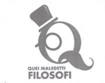 logo è composto da una Q stilizzata, con la gambetta a simulare un baffo e degli occhiali all interno del logo è composto da una Q stilizzata, con la gambetta a simulare un baffo e degli occhiali all interno del cerchio ed un cappello. Sulla sinistra della figura è presente la scritta Quei Maledetti Filosofi . La caratterizzazione è indirizzata a simulare la sagoma di un intellettuale del 1800, come da esemplare allegato Il logo è composto da una Q stilizzata, con la gambetta a simulare un baffo e degli occhiali all interno del