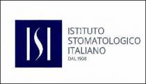 marchio figurativo misto ; come da allegato; è composto da due aree;la prima è un quadrato blu dalla cornice lineare marchio figurativo misto ; come da allegato; è composto da due aree;la prima è un quadrato blu dalla cornice lineare pantone 308c e riportala sigle ISI in bianco col carattere di fantasia nella S ; in stampatellomaiuscolo. La seconda è la denominazione ISTITUTO STOMATOLOGICO ITALIANO dal 1908 in colore grigio pantone 431 C Il marchio figurativo misto ; come da allegato; è composto da due aree;la prima è un quadrato blu dalla cornice lineare