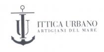 ITTICA URBANO ARTIGIANI DEL MARE il logo si compone di due elementi, uno testuale e l altro grafico. L elemento testuale vede ITTICA URBANO ARTIGIANI DEL MARE logo si compone di due elementi, uno testuale e l altro grafico. L elemento testuale vede il nome dell azienda Ittica Urbano sovrastare il payoff Artigiani del Mare . L elemento grafico e un ancora dentro la quale sono incastonate le lettere I e U . Il logo e declinato interamente in colore nero. La composizione del logo consente di utilizzare l elemento grafico anche singolarmente, dando immediatamente riconoscibilità all azienda. ITTICA URBANO ARTIGIANI DEL MARE il logo si compone di due elementi, uno testuale e l altro grafico. L elemento testuale vede