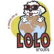 LOLO GROUPS IN VACANZA CON TE - CANE BIANCO CHE ABBRACCIA IL MONDO MARRONE ED AZZURRO CON LE ZAMPE. SFONDO LOLO GROUPS IN VACANZA CON TE - CANE BIANCO CHE ABBRACCIA MONDO MARRONE ED AZZURRO CON LE ZAMPE. SFONDO UN CUORE VERDE SALVIA. SCRITTA IN ROSSO E NERO LOLO SCRITTA SOTTO IN NERO GROUPS . SCRITTA IN VACANZA CON TE IN ROSSO SULLA CURVA DEL CUORE A SINISTRA LOLO GROUPS IN VACANZA CON TE - CANE BIANCO CHE ABBRACCIA IL MONDO MARRONE ED AZZURRO CON LE ZAMPE. SFONDO