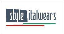 STYLE ITALWEAR S MARCHIO COMPOSTO DALLE PAROLE STYLE ITALWEAR S NEI COLORI BLU E BIANCO, SOTTOLINEATO DA TRE LINEE CON I COLORI VERDE, STYLE ITALWEAR S MARCHIO COMPOSTO DALLE PAROLE STYLE ITALWEAR S NEI COLORI BLU E BIANCO, SOTTOLINEATO DA TRE LINEE CON I COLORI VERDE, BIANCO E ROSSO LA PAROLA STYLE E CONTENUTA IN UN RIQUADRO BLU STYLE ITALWEAR SMARCHIO COMPOSTO DALLE PAROLE STYLE ITALWEAR S NEI COLORI BLU E BIANCO, SOTTOLINEATO DA TRE LINEE CON I COLORI VERDE