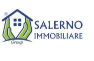 IL DISEGNO DI UNA CASA TENUTA TRA DUE MANI. SOTTO IL DISEGNO LA PAROLA GROUP E SUL LATO DESTRO LA DISEGNO DI UNA CASA TENUTA TRA DUE MANI. SOTTO IL DISEGNO LA PAROLA GROUP E SUL LATO DESTRO LA SCRITTA SALERNO IMMOBILIARE SU DUE RIGHE IL DISEGNO DI UNA CASA TENUTA TRA DUE MANI. SOTTO IL DISEGNO LA PAROLA GROUP E SUL LATO DESTRO LA