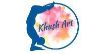 KUSH ART - DI FORMA CIRCOLARE, CONTORNATO DI COLORE BLU, A FONDO BIANCO. IL BORDO SINISTRO E DELIMITATO DA UNA KUSH ART - DI FORMA CIRCOLARE, CONTORNATO DI COLORE BLU, A FONDO BIANCO. BORDO SINISTRO E DELIMITATO DA UNA FIGURA DI DONNA IN POSIZIONE YOGA, AVENTE IL CAPO VERSO IL BASSO E I PIEDI VERSO L ALTO, LA PARTE POSTERIORE DEL CORSO E RIVOLTA VERSO L INTERNO DEL CERCHIO. ALL INTERNO DEL CERCHIO CI SONO MACCHIE DI COLORE CHE SIMULANO DEI FIORI DI COLORE ROSA, GIALLO, FUCSIA. AL CENTRO LA SCRITTA KUSH ART. IL FONDO DEL CERCHIO BIANCO. KUSH ART - DI FORMA CIRCOLARE, CONTORNATO DI COLORE BLU, A FONDO BIANCO. IL BORDO SINISTRO E DELIMITATO DA UNA