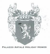 PALAZZO ARTALE HOLIDAY HOMES. Scudetto raffigurante al suo interno un leone in posizione eretta, di profilo sinistro, reggente con una PALAZZO ARTALE HOLIDAY HOMES. Scudetto raffigurante al suo interno un leone in posizione eretta, di profilo sinistro, reggente con una zampa un martello; lo scudetto è sovrastato da una corona ed è attorniato da figure con motivi floreali. marchio può essere raffigurato da solo o con la denominazione sottostante. Il marchio è depositato in bianco e nero ma potrà essere utilizzato in tutta la gamma possibile di colori. PALAZZO ARTALE HOLIDAY HOMES. Scudetto raffigurante al suo interno un leone in posizione eretta, di profilo sinistro, reggente con una