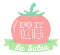logo è rappresentato da un grande pomodoro rosso centrale, di forma tondeggiante. Su di esso è scritto DO IT logo è rappresentato da un grande pomodoro rosso centrale, di forma tondeggiante. Su di esso è scritto DO IT TOGETHER in maiuscolo stampatello. DO IT sul rigo in alto mentre TOGETHER su quello di sotto. I caratteri DO IT hanno il contorno delle lettere di colore bianco e l interno di un rosso più chiaro rispetto a quello del pomodoro che fa da sfondo. La scritta TOGETHER, invece, è completamente bianca. A sinistra, tra il bordo esterno del pomodoro e la scritta DO IT TOGETHER descritta sopra, compare il riflesso della luce. Di colore rosa, è rappresentato da un ellisse allungato verticalmente e con la parte centrale tendente ancor più verso sinistra, così da percepire il senso di tridimensionalità del pomodoro. Il riflesso comprende anche una seconda parte, del medesimo colore, più piccola e tondeggiante, posta poco sotto quella descritta sopra. Sulla parte superiore del pomodoro è rappresentato il peduncolo, di colore verde, e con l estremità superiore tendente verso destra. Dello stesso colore sono anche i quattro sepali, disposti simmetricamente rispetto al peduncolo, due da una parte due dall altra. Quelli più esterni hanno il corpo spesso e le punte più lunghe, quelli interni sono piccoli ma più alti. Alla base del pomodoro, in basso, figura un nastro verde, della stessa tonalità del peduncolo e dei sepali. Risulta in primo piano rispetto al pomodoro, tanto da nasconderne la base. Il nastro riporta la scritta bianca La Salsa, con le due lettere iniziali in maiuscolo corsivo, il resto in minuscolo corsivo. Lateralmente il nastro curva il suo andamento, seguendo il profilo sferico del pomodoro, e termina più indietro con la doppia punta. Il logo è rappresentato da un grande pomodoro rosso centrale, di forma tondeggiante. Su di esso è scritto DO IT