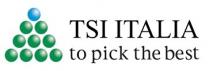 marchio consiste nella dicitura TSI ITALIA to pick the best, posta su due righe, di colore nero, affiancata da marchio consiste nella dicitura TSI ITALIA to pick the best, posta su due righe, di colore nero, affiancata da un logo costituito da una serie di palle disposte a piramide, di cui quella alla sommità di colore azzurro e le rimanenti di colore verde. TSI ITALIA to pick the best figurativo