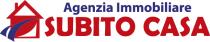 SUBITO CASA-Il marchio è costituito dalla parola Subito Casa di colore rosso, prima della scritta vi è un immagine ovvero SUBITO CASA-marchio è costituito dalla parola Subito Casa di colore rosso, prima della scritta vi è un immagine ovvero il logo costituito da una casa di colore rosso e da due vele di colore blu curvate verso destra che attraversano la casa di colore rosso, al di sopra della parola Subito Casa vi è la scritta agenzia immobiliare di colore blu SUBITO CASA-Il marchio è costituito dalla parola Subito Casa di colore rosso, prima della scritta vi è un immagine ovvero