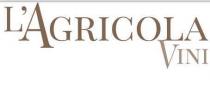 IL LOGO E IL NOME L AGRICOLA VINI SCRITTO CON UN CARATTERE CON GRAZIE FAMIGLIA DEI ROMAN MAIUSCOLO. LE LETTERE HANNO LOGO E IL NOME L AGRICOLA VINI SCRITTO CON UN CARATTERE CON GRAZIE FAMIGLIA DEI ROMAN MAIUSCOLO. LE LETTERE HANNO TUTTE LA STESSA DIMENSIONE, A PARTE LE INIZIALI CHE IN TOTALE SONO ALTE QUASI IL DOPPIO RISPETTO ALLE ALTRE. LA L APOSTROFATA INIZIALE APPOGGIA SULLA LINEA IMMAGINARIA CHE SI PROLUNGA DALL ASTA ORIZZONTALE DELLA PRIMA A . QUEST ULTIMA HA LA GAMBA DESTRA CHE SI ALLUNGA OLTRE LA LINEA BASE DELLA META RISPETTO ALLA DIFFERENZA TRA LA SUA PUNTA E IL BORDO SUPERIORE DELLA G CHE LA SEGUE. LA V E LA STESSA A INIZIALE, RUOTATA DI 180 E PRIVATA DELLA STANGHETTA ORIZZONTALE; DISTA DALLA A FINALE DI AGRICOLA DELLA STESSA LARGHEZZA DELLA LETTERA L INIZIALE. LA PAROLA VINI E POSIZIONATA AL DI SOTTO RISPETTO AGRICOLA, IN MODO CHE LA GRAZIA DELLA GAMBA SINISTRA DELLA V SI ATTACCHI A SINISTRA DELLA GRAZIA DELLA LETTERA L DI AGRICOLA, NELLO SPAZIO PRIMA DELLA O CHE LA PRECEDE. TUTTA LA PAROLA VINI E POI RIMPICCIOLITA AL 64, IN MODO DA FARLA TERMINARE IN CORRISPONDENZA DELLA FINE DI AGRICOLA IL LOGO E IL NOME L AGRICOLA VINI SCRITTO CON UN CARATTERE CON GRAZIE FAMIGLIA DEI ROMAN MAIUSCOLO. LE LETTERE HANNO