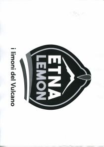 logo figurativo Etna Lemon, realizzato con un carattere bastone maiuscolo. Una sagoma che simboleggia il frutto del limone, ospita logo figurativo Etna Lemon, realizzato con un carattere bastone maiuscolo. Una sagoma che simboleggia il frutto del limone, ospita al suo interno una linea spessa che segue il contorno della stessa. Una sintesi grafica del vulcano con pennacchio vive sopra la parola Etna. nella parte inferiore della sagoma tre linee gestuali a simboleggiare la bandiera italiana. A chiudere il pay off i limoni del vulcano . Il logo figurativo Etna Lemon, realizzato con un carattere bastone maiuscolo. Una sagoma che simboleggia il frutto del limone, ospita