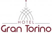 marchio Hotel Gran Torino è così composto: da un logo formato da linee incrociate tra di loro simboleggiante la marchio Hotel Gran Torino è così composto: da un logo formato da linee incrociate tra di loro simboleggiante la Mole antonelliana simbolo della città di Torino e la scritta Hotel Gran Torino. Il logo è composto da un pallino color bordeaux, sotto al quale parte, staccandosi un pochino, una linea grigia verticale simbolo della punta della Mole Antonelliana . Subito sotto si trovano 6 linee di colore griglio, curve metà di un mezzo semicerchio, posizionate tre a destra e tre a sinistra, incrociate fra di loro che rappresentano il corpo della Mole. Sotto a queste 6 linee, centrata sotto a tutto il corpo della Mole, troviamo la parola Hotel . E di colore bordeaux, scritta in stampatello maiuscolo con tratto sottile. A destra e a sinistra della scritta si trova una linea orizzontale di colore grigio. Posizionata sotto alle linee grigie e alla parola Hotel, c è la scritta Gran Torino . E in stampatello minuscolo, di colore bordeaux, con le iniziali G ed T, maiuscole. La parola Gran parte dall inizio della riga orizzontale grigia e finisce con la lettera N sotto alla lettera H della parola Hotel; la parola Torino parte dalla lettera T della parola Hotel e arriva con la O alla fine della riga orizzontale grigia. Il marchio Hotel Gran Torino è così composto: da un logo formato da linee incrociate tra di loro simboleggiante la