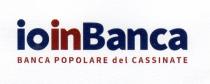 marchio consta di un testo ioinBanca tutto in minuscolo eccetto la B di banca, con un font personalizzato da marchio consta di un testo ioinBanca tutto in minuscolo eccetto la B di banca, con un font personalizzato da base Source Sans Pro; la composizione cromatica permette la leggibilità con io in Blu Pantone 541, in in rosso Pantone 202, Banca in blu Pantone 541; sotto il testo ioinBanca compare il testo BANCA POPOLARE del CASSINATE in carattere Source Sans Pro spaziato per tutta la lunghezza ed in rosso Pantone 202 Il marchio consta di un testo ioinBanca tutto in minuscolo eccetto la B di banca, con un font personalizzato da