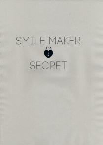 Si tratta di una composizione che consta di 2 elementi: il nome Smile Maker Secret, scritto con caratteri moderni e Si tratta di una composizione che consta di 2 elementi: nome Smile Maker Secret, scritto con caratteri moderni e lineari e un elemento grafico che rappresenta un lucchetto. In particolare il gancio del lucchetto riproduce la sigla SMS, abbreviato di Smile Maker Secret. La forma del lucchetto invece è quella di un cuore che ricorda la forma di un viso. Infatti al suo interno troviamo una serratura che ricorda un naso e delle labbra. Le parole SMILE MAKER sono situate sopra il cuore, SECRET invece si trova sotto il cuore, come da esemplare allegato Si tratta di una composizione che consta di 2 elementi: il nome Smile Maker Secret, scritto con caratteri moderni e