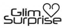 Glim Surprise Il marchio consiste nella scritta Glim Surprise con le iniziali in maiuscolo le lettere G e S con Glim Surprise marchio consiste nella scritta Glim Surprise con le iniziali in maiuscolo le lettere G e S con cuore in alto a destra dopo la scritta Glim. La scritta Surprise è sottostante alla scritta Glim. Glim Surprise Il marchio consiste nella scritta Glim Surprise con le iniziali in maiuscolo le lettere G e S con