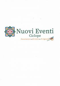 marchio in oggetto è rappresentato graficamente dalla scritta Nuovi Eventi declinata in colore verde al di sotto marchio in oggetto è rappresentato graficamente dalla scritta Nuovi Eventi declinata in colore verde al di sotto della quale è posizionata la scritta Ciclope declinata sempre in colore verde, sotto quest ultima è posizionata la scritta Associazione Artistica Artigianale declinata in colore arancione. Accanto a quest ultima scritta è posizionata l illustrazione di un carretto siciliano declinata nei colori verde, arancione e bianco. A precedere tutte le scritte ci trova una illustrazione di un gestuale grafico che riporta alle ceramiche artigianali siciliane. Il marchio in oggetto è rappresentato graficamente dalla scritta Nuovi Eventi declinata in colore verde al di sotto