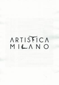IL MARCHIO CON LA DICITURA ARTISTICA MILANO E SCRITTO CON CARATTERI IN STAMPATELLO MAIUSCOLO. LE LETTERE A SONO RAPPRESENTATE COME DELLE MARCHIO CON LA DICITURA ARTISTICA MILANO E SCRITTO CON CARATTERI IN STAMPATELLO MAIUSCOLO. LE LETTERE A SONO RAPPRESENTATE COME DELLE V CAPOVOLTE . LA SECONDA T DELLA PAROLA ARTISTICA E RAPPRESENTATA DA UNA GINNASTA STILIZZATA IN VERTICALE DIVARICATA SAGITTALE. LA LETTERA L DI MILANO E RAPPRESENTATA DA UN GINNASTA STILIZZATO IN SQUADRA SUGLI ANELLI. IL MARCHIO CON LA DICITURA ARTISTICA MILANO E SCRITTO CON CARATTERI IN STAMPATELLO MAIUSCOLO. LE LETTERE A SONO RAPPRESENTATE COME DELLE