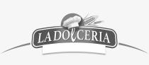 MARCHIO CONSISTENTE NELLA SCRITTA LA DOLCERIA REDATTA IN CARATTERI DI STAMPA SPECIALI SU UNO SFONDO BORDATO A TINTA PIENA, SOSTANZIALMENTE MARCHIO CONSISTENTE NELLA SCRITTA LA DOLCERIA REDATTA IN CARATTERI DI STAMPA SPECIALI SU UNO SFONDO BORDATO A TINTA PIENA, SOSTANZIALMENTE RETTANGOLARE E LEGGERMENTE ARCUATO NONCHE RACCORDATO AI DUE LATI CON PROFILI CURVI SIMMETRICI; LA L CENTRALE DI DETTA SCRITTA E REDATTA IN CARATTERE CORSIVO E SOSTIENE UNA TOQUE DA CUOCO DISEGNATA SU UNO SFONDO SEMICIRCOLARE, LATERALMENTE AL QUALE AGGETTA UNA COPPIA DI SPIGHE DI GRANO. MARCHIO CONSISTENTE NELLA SCRITTA LA DOLCERIA REDATTA IN CARATTERI DI STAMPA SPECIALI SU UNO SFONDO BORDATO A TINTA PIENA, SOSTANZIALMENTE