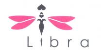 Libra dicitura libra di colore nero, con la sola L in maiuscolo. La i e una libellula la cui coda Libra dicitura libra di colore nero, con la sola L in maiuscolo. La i e una libellula la cui coda e in sostituzione della i con medesima dimensione. corpo, che si sviluppa sulla coda, richiama quello sinuoso di una donna. L estremita del corpo e composto da 3 cuori posizionati uno sopra l altro. Dal basso verso l alto, viene rappresentato un cuore seguito dal cuore piu piccolo in posizione rovesciata, a sua volta seguito dal cuore piu grande rovesciato. le 4 ali rosa aperte e simmetriche al corpo sovrastano la dicitura. Libra dicitura libra di colore nero, con la sola L in maiuscolo. La i e una libellula la cui coda
