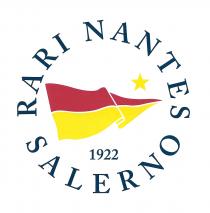 RARI NANTES SALERNO IL MARCHIO E RAPPRESENTATO DALLA SCRITTA CIRCOLARE RARI NANTES SALERNO CON ALL INTERNO CENTRATA UNA BANDIERA BICOLORE GIALLO E RARI NANTES SALERNO MARCHIO E RAPPRESENTATO DALLA SCRITTA CIRCOLARE RARI NANTES SALERNO CON ALL INTERNO CENTRATA UNA BANDIERA BICOLORE GIALLO E ROSSA TRIANGOLARE CHE SVENTOLA. IN ALTO A DESTRA DELLA BANDIERA E RAFFIGURATA UNA STELLA E SOTTO LA BANDIERA LA SCRITTA 1922 RARI NANTES SALERNOIL MARCHIO E RAPPRESENTATO DALLA SCRITTA CIRCOLARE RARI NANTES SALERNO CON ALL INTERNO CENTRATA UNA BANDIERA BICOLORE GIALLO E