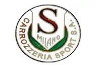 Marchio figurativo con elementi verbali costituito dagli elementi verbali stilizzati CARROZZERIA SPORT S.A. S MILANO . Gli elementi verbali CARROZZERIA SPORT Marchio figurativo con elementi verbali costituito dagli elementi verbali stilizzati CARROZZERIA SPORT S.A. S MILANO . Gli elementi verbali CARROZZERIA SPORT S.A. raffigurati in carattere stampatello maiuscolo e nei colori rosso scuro, nero e grigio chiaro sono posti in posizione semicircolare ed insistono su una figura di forma circolare raffigurata in colore bianco con bordo di colore nero. In particolare le lettere S e A finali sono separate tra loro da n. 2 segni d interpunzione punti . L elemento verbale S raffigurato in carattere stampatello maiuscolo ed in colore rosso scuro con bordi di colore grigio chiaro è posto in posizione centrale al di sopra dell elemento verbale MILANO raffigurato, quest ultimo, in colore grigio chiaro ed in carattere corsivo maiuscolo con dimensioni degradanti sugli estremi. In particolare gli elementi verbali S e MILANO insistono entrambi su una icona a forma di scudo di colore bianco con bordo di colore nero a sua volta insistente su una figura di forma circolare e di colore verde scuro con bordo di colore nero. marchio insiste su sfondo di colore bianco. Marchio figurativo con elementi verbali costituito dagli elementi verbali stilizzati CARROZZERIA SPORT S.A. S MILANO . Gli elementi verbali CARROZZERIA SPORT