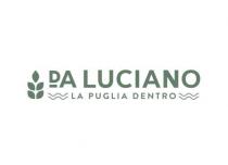 MARCHIO FIGURATIVO SU SFONDO BIANCO COSTITUITO DALLA DENOMINAZIONE VERDE OLIVA DA LUCIANO LA PUGLIA DENTRO DISTRIBUITA SU DUE RIGHE: DA MARCHIO FIGURATIVO SU SFONDO BIANCO COSTITUITO DALLA DENOMINAZIONE VERDE OLIVA DA LUCIANO LA PUGLIA DENTRO DISTRIBUITA SU DUE RIGHE: DA LUCIANO IN GRASSETTO CON LA LETTERA D DI CARATTERE PIU PICCOLO, NELLA RIGA SOTTO, LA PUGLIA DENTRO CENTRATA, PRECEDUTA E SEGUITA DA DUE LINEE ONDEGGIANTI PARALLELE, ALLA SINISTRA UNA SPINA DI GRANO STILIZZATA VERDE OLIVA COSTITUITA DA CINQUE CHICCI A FORMA DI FOGLIA DI CUI UNO CENTRALE IN ALTO, DUE CENTRALI E DUE IN BASSO SIMMETRICI TRA LORO MARCHIO FIGURATIVO SU SFONDO BIANCO COSTITUITO DALLA DENOMINAZIONE VERDE OLIVA DA LUCIANO LA PUGLIA DENTRO DISTRIBUITA SU DUE RIGHE: DA