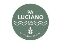 MARCHIO FIGURATIVO COSTITUITO DA UNA FIGURA CIRCOLARE INTERAMENTE VERDE OLIVA IN CUI E CONTENUTA UNA DENOMINAZIONE BIANCA: DA LUCIANO EST 1968 MARCHIO FIGURATIVO COSTITUITO DA UNA FIGURA CIRCOLARE INTERAMENTE VERDE OLIVA IN CUI E CONTENUTA UNA DENOMINAZIONE BIANCA: DA LUCIANO EST 1968 LA PUGLIA DENTRO : IN ALTO E CENTRATA SU DUE RIGHE DA LUCIANO CON LA D DI CARATTERE PIU PICCOLO, EST 1968 AL CENTRO PRECEDUTA E SEGUITA DA DUE LINEE ONDEGGIANTI PARALLELE, SOTTO, CENTRATA UNA SPIGA STILIZZATA BIANCA COSTITUITA DA CINQUE CHICCHI A FORMA DI FOGLIA DI CUI UNO CENTRALE IN ALTO, DUE CENTRALI E DUE IN BASSO SIMMETRICI TRA LORO; IN BASSO LA SCRITTA LA PUGLIA DENTRO, A SEMICERCHIO ALLA BASE DELLA FIGURA CIRCOLARE MARCHIO FIGURATIVO COSTITUITO DA UNA FIGURA CIRCOLARE INTERAMENTE VERDE OLIVA IN CUI E CONTENUTA UNA DENOMINAZIONE BIANCA: DA LUCIANO EST 1968