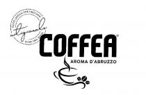 LOGOTIPO COFFEA CON FONT A BASTONI KOMICAZOOM, PAYOFF AROMA D ABRUZZO PIU RIDOTTO CON GIUSTIFICAZIONE A DESTRA RISPETTO AL CORPO TESTO LOGOTIPO COFFEA CON FONT A BASTONI KOMICAZOOM, PAYOFF AROMA D ABRUZZO PIU RIDOTTO CON GIUSTIFICAZIONE A DESTRA RISPETTO AL CORPO TESTO PRINCIPALE, CON STESSO FONT KOMICAZOOM ; SIMBOLO RAPPRESENTANTE UNA TAZZINA FUMANTE STILIZZATA CON CHICCHI DI CAFFE . L INTERO MARCHIO PUO ESSERE DECLINATO IN QUALSIASI COLORE IN BASE AL MEZZO, SEMPRE NEL RISPETTO DELL IMMAGINE COORDINATA - TUTTI I COLORI RIVENDICATI. OGNI ELEMENTO CARATTERIZZANTE MARCHIO PUO ESSERE USATO ANCHE SINGOLARMENTE. LOGOTIPO COFFEA CON FONT A BASTONI KOMICAZOOM, PAYOFF AROMA D ABRUZZO PIU RIDOTTO CON GIUSTIFICAZIONE A DESTRA RISPETTO AL CORPO TESTO
