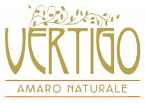LOGO COMPOSTO DA UN RETTANGOLO BIANCO CONTENENTE LA SCRITTA COLORE ORO VERTIGO AMARO NATURALE SEPARATO DA DUE LINEE COLOR ARANCIO. LOGO COMPOSTO DA UN RETTANGOLO BIANCO CONTENENTE LA SCRITTA COLORE ORO VERTIGO AMARO NATURALE SEPARATO DA DUE LINEE COLOR ARANCIO. LA LETTERA E DELLA PAROLA VERTIGO, VIENE PROLUNGATA CON UN RAMOSCELLO CHE SIMBOLEGGIA LA NATURALITA DELLE MATERIE UTILIZZATE LOGO COMPOSTO DA UN RETTANGOLO BIANCO CONTENENTE LA SCRITTA COLORE ORO VERTIGO AMARO NATURALE SEPARATO DA DUE LINEE COLOR ARANCIO.