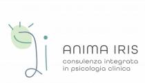 ANIMA IRIS consulenza integrata in psicologia clinica Il marchio figurativo è costituito dalla dicitura ANIMA IRIS trascritta in caratteri di fantasia, ANIMA IRIS consulenza integrata in psicologia clinica marchio figurativo è costituito dalla dicitura ANIMA IRIS trascritta in caratteri di fantasia, in maiuscolo, in nero. Al di sotto, su due righe allineate a sinistra, troviamo l ulteriore dicitura consulenza integrata, in psicologia clinica trascritta nei medesimi caratteri di fantasia, in nero, ma in corpo ridotto ed in minuscolo. il marchio è completato a sinistra dalla rappresentazione di un occhio stilizzato da cui parte una lunga alfa che vuole rappresentare parte di un profilo umano. Contestualmente è indicativa dell iniziale della parola ANIMA . A destra segue una rappresentazione della iniziale della parola IRIS . La parte figurativa è caratterizzata da un colore verde salvia, declinato nelle sfumature più chiare e più scure. ANIMA IRIS consulenza integrata in psicologia clinicaIl marchio figurativo è costituito dalla dicitura ANIMA IRIS trascritta in caratteri di fantasia