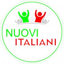 IL MARCHIO CONSISTE NELLA SCRITTA NUOVI ITALIANI IN CARATTERI GRAFICI STILIZZATI E IN COLORE VERDE NUOVI E ROSSO ITALIANI POSTA MARCHIO CONSISTE NELLA SCRITTA NUOVI ITALIANI IN CARATTERI GRAFICI STILIZZATI E IN COLORE VERDE NUOVI E ROSSO ITALIANI POSTA SU DUE RIGHE OVE IL TERMINE NUOVI, POSTO SULLA PRIMA RIGA, È RAFFIGURATO IN CARATTERI GRAFICI DI DIMENSIONE SUPERIORE RISPETTO AGLI ALTRI; LA SCRITTA E SORMONTATA DALLE SAGOME DI CINQUE UOMINI STILIZZATI POSTI SOPRA UN LINEA RICURVA DI COLORE GRIGIO E INTENTI A SOLLEVARE LE BRACCIA IN ALTO; UNA SAGOMA E RAPPRESENTATA IN COLORE VERDE E UN ALTRA SAGOME IN COLORE ROSSO MENTRE LE ALTRE TRE SAGOME, PIU PICCOLE, SONO IN GRIGIO; IL TUTTO SI TROVA RACCHIUSO IN UN TONDO CON DUE CERCHI DI COLORE VERDE E CON SFONDO BIANCO. MARCHIO FIGURATIVO IL MARCHIO CONSISTE NELLA SCRITTA NUOVI ITALIANI IN CARATTERI GRAFICI STILIZZATI E IN COLORE VERDE NUOVI E ROSSO ITALIANI POSTA
