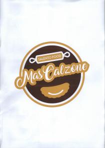 IL MARCHIO SI CARATTERIZZA NELLA SUA PARTE VERBALE DALLA DICITURA MASCALZONE . NELLA SUA PARTE GRAFICA IL MARCHIO SI CARATTERIZZA DI MARCHIO SI CARATTERIZZA NELLA SUA PARTE VERBALE DALLA DICITURA MASCALZONE . NELLA SUA PARTE GRAFICA IL MARCHIO SI CARATTERIZZA DI UN CERCHIO, DELINEATO IN COLORE GIALLO, BIANCO E GRIGIO, CHE RACCHIUDE LA DICITURA MASCALZONE DI COLORE GIALLO E BIANCO E CON UN PARTICOLARE CARATTERE STILIZZATO; AL DI SOPRA DI DETTA DICITURA E POSIZIONATO IL DISEGNO DI UN MATTARELLO CHE RACCHIUDE LA SCRITTA SALENTO FOOD ; NELLA PARTE INFERIORE, INVECE, IL DISEGNO DI UN CALZONE. IL TUTTO COME DA ESEMPLARE IN ALLEGATO. IL MARCHIO SI CARATTERIZZA NELLA SUA PARTE VERBALE DALLA DICITURA MASCALZONE . NELLA SUA PARTE GRAFICA IL MARCHIO SI CARATTERIZZA DI