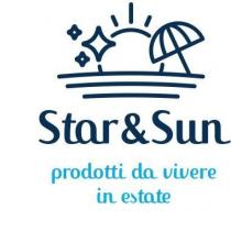 marchio Star Sun consiste nella denominazione della parola Star Sun accompagnato da una parte figurativa che visualizza in maniera stilizzata Il marchio Star Sun consiste nella denominazione della parola Star Sun accompagnato da una parte figurativa che visualizza in maniera stilizzata un sole con 3 raggi, 3 stelle, un ombrellone e tre righe orizzontali semi curve che rappresentano mare e spiaggia. Il tutto di colore blu scuro. La font utilizzata è Jackie Regular. Il marchio si compone di un secondo elemento payoff rappresentato dalla frase prodotti da vivere in estate scritto tutto in minuscolo. La font utilizzata è Jackie Regular.