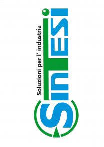 marchio si compone della denominazione SINTESI SOLUZIONI PER L INDUSTRIA così caratterizzata: SINTESI presenta la prima S di dimensioni maggiori marchio si compone della denominazione SINTESI SOLUZIONI PER L INDUSTRIA così caratterizzata: SINTESI presenta la prima S di dimensioni maggiori rispetto alle altre lettere che compongomo la parola, inoltre è contornata da un semicerchio spezzato al centro da un triangolo. la lettera T appare allungata nella parte superiore affinché possa sottolineare l altra dicitura SOLUZIONI PER L INDUSTRIA . Il puntino dell ultima I presenta al suo interno in alto a destra un cerchio più piccolo di colore bianco. La denominazione potrà essere iscritta in qualsoiasi forma dimensione e carattere. Il marchio si compone della denominazione SINTESI SOLUZIONI PER L INDUSTRIA così caratterizzata: SINTESI presenta la prima S di dimensioni maggiori