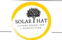 marchio verbale e figurativo è composto dalle parole SOLAR HAT cappello solare e sotto questa il claim SISTEMI SOLARI marchio verbale e figurativo è composto dalle parole SOLAR HAT cappello solare e sotto questa il claim SISTEMI SOLARI PER L AGRICOLTURA . Esse sono racchiuse dentro un cerchio raffigurato come una pennellata giallo brillante. Tra le parole SOLAR e HAT, all interno del cerchio è disegnata una pianta di melograno con foglie e frutti più alta della scritta. Il marchio verbale e figurativo è composto dalle parole SOLAR HAT cappello solare e sotto questa il claim SISTEMI SOLARI