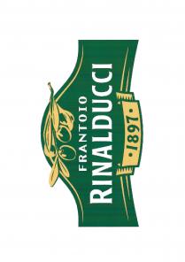 IL MARCHIO FRANTOIO RINALDUCCI 1897 E POSTO SU UNO SFONDO SAGOMATO DI COLORE VERDE. SOPRA ALLA PAROLA FRANTOIO CI SONO MARCHIO FRANTOIO RINALDUCCI 1897 E POSTO SU UNO SFONDO SAGOMATO DI COLORE VERDE. SOPRA ALLA PAROLA FRANTOIO CI SONO DUE RAMOSCELLI DI ULIVO STILIZZATI. IL NUMERO 1897 E POSTO DENTRO UNA FASCIA DI COLORE ORO IL MARCHIO FRANTOIO RINALDUCCI 1897 E POSTO SU UNO SFONDO SAGOMATO DI COLORE VERDE. SOPRA ALLA PAROLA FRANTOIO CI SONO
