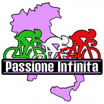 logo è composto da numero 4 elementi: su sfondo -sagoma della penisola italiana di colore rosa bordata in nero logo è composto da numero 4 elementi: su sfondo -sagoma della penisola italiana di colore rosa bordata in nero - composizione di 3 ciclisti aventi come colorazione verde-bianco-rosso,il ciclista bianco è in secondo piano, i ciclisti rosso e verde sono in primo piano. Questi tre sono posti uno dietro l altro su fascia sottostante a indicare l idea di gara e di inseguimento sportivo proteso al raggiungimento del traguardo. sotto i ciclisti - fascia che simboleggia il percosso strada che i tre ciclisti stanno percorrendo in doppia colorazione nera e rosa recante il lettering PASSIONE INFINITA nome proprio del brand PASSIONE INFINITA identificatario del brand Il logo è composto da numero 4 elementi: su sfondo -sagoma della penisola italiana di colore rosa bordata in nero