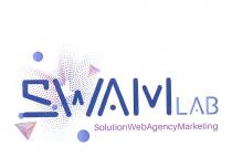 SWAM LAB SOLUTION WEB AGENCY MARKETING Traduzione: Agenzia di marketing per soluzioni digitali La scritta è composta da linee spezzate blu, SWAM LAB SOLUTION WEB AGENCY MARKETING Traduzione: Agenzia di marketing per soluzioni digitali La scritta è composta da linee spezzate blu, attaccato a destra c è la scritta più piccola LAB di color carta zucchero. Sotto dalla A di SWAM alla B di LAB si estende la scritta viola SOLUTION WEB AGENCY MARKETING con le iniziali di ogni parola in maiuscolo. Tra la S e la W c è una specie di ombra tridimensionale viola e carta zucchero, 4 cerchi pieni di diverse dimensioni color carta zucchero e 2 triangoli con linee interne viola e rosse SWAM LAB SOLUTION WEB AGENCY MARKETING Traduzione: Agenzia di marketing per soluzioni digitali La scritta è composta da linee spezzate blu