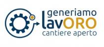 logo di generiamo lavORO cantiere aperto è formato da due parti. La parte del visual è strutturata attraverso la logo di generiamo lavORO cantiere aperto è formato da due parti. La parte del visual è strutturata attraverso la lettera G al cui interno si trova la rotella di un ingranaggio. La lettera G termina con una freccia che punta verso il lettering con la scritta generiamo lavORO cantiere aperto . Il logo di generiamo lavORO cantiere aperto è formato da due parti. La parte del visual è strutturata attraverso la
