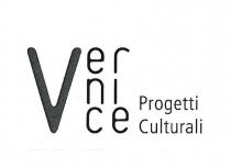 marchio si compone di una V cui sono affiancati a destra: a il resto della parola Vernice in verticale; b marchio si compone di una V cui sono affiancati a destra: a il resto della parola Vernice in verticale; b la dicitura Progetti Culturali in orizzontale. Per la parola Vernice è utilizzato il font Din Round Pro light; per la dicitura Progetti Culturali il font Frutiger Pro 47 Light Condensed. Da rivendicarsi in tutti i9 colori, Il marchio si compone di una V cui sono affiancati a destra: a il resto della parola Vernice in verticale; b