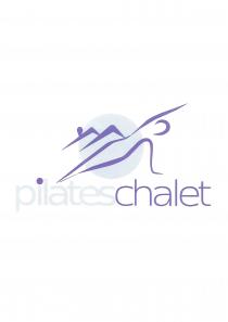 IL MARCHIO CONSISTE NELLA SCRITTA PILATES CHALET ABBINATO ALL IMMAGINE DI UN CERCHIO CON ALL INTERNO DUE PICCOLI TETTI POSTI SOPRA ALL IMMAGINE MARCHIO CONSISTE NELLA SCRITTA PILATES CHALET ABBINATO ALL IMMAGINE DI UN CERCHIO CON ALL INTERNO DUE PICCOLI TETTI POSTI SOPRA ALL IMMAGINE DI UNA DONNA IN UNA POSIZIONE CLASSICA DELLA TECNICA PILATES CHIAMATA SIDE BEND. IL MARCHIO CONSISTE NELLA SCRITTA PILATES CHALET ABBINATO ALL IMMAGINE DI UN CERCHIO CON ALL INTERNO DUE PICCOLI TETTI POSTI SOPRA ALL IMMAGINE