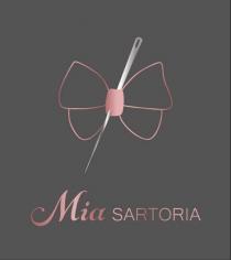 Marchio figurativo con elementi verbali costituito dagli elementi verbali MIA SARTORIA raffigurati rispettivamente: MIA nei colori rosa scuro e rosa Marchio figurativo con elementi verbali costituito dagli elementi verbali MIA SARTORIA raffigurati rispettivamente: MIA nei colori rosa scuro e rosa chiaro ed in carattere corsivo minuscolo eccezione della lettera iniziale M raffigurata in formato maiuscolo, SARTORIA nei colori rosa scuro e rosa chiaro ed in carattere stampatello maiuscolo. marchio è altresì costituito dalle immagini di un fiocco a quattro lembi raffigurato nei colori nero, rosa chiaro, rosa scuro e di un ago raffigurato nei colori grigio, grigio chiaro, bianco ed infilato nella parte centrale del fiocco. Dette immagini sono posta al disopra degli elementi verbali MIA SARTORIA . Il marchio insiste su sfondo di colore nero. Marchio figurativo con elementi verbali costituito dagli elementi verbali MIA SARTORIA raffigurati rispettivamente: MIA nei colori rosa scuro e rosa