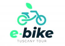 marchio E-Bike Tuscany Tour è rappresentato dall immagine stilizzata di una bici, composta da tre elementi distintivi: una foglia al marchio E-Bike Tuscany Tour è rappresentato dall immagine stilizzata di una bici, composta da tre elementi distintivi: una foglia al sopra del manubrio, il simbolo dell accensione-spegnimento raffigurante la ruota posteriore e nell insieme, la raffigurazione della bici. A corredo dell immagine è rappresentata la scritta E-Bike Tuscany Tour. Gli elementi grafici, ivi compreso il font degli elementi di testo possono essere utilizzati singolarmente, in qualsiasi variante di colore e forma. In particolare le scritte sono rappresentate in font Mulish, font sans serif moderno. Il marchio E-Bike Tuscany Tour è rappresentato dall immagine stilizzata di una bici, composta da tre elementi distintivi: una foglia al