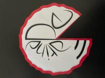 disegno circolare a rappresentare la forma stilizzata di una pizza mancante della porzione di 1/8 nella parte inferiore destra, al