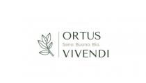 IL MARCHIO È COSTITUITO DALLE PAROLE ORTUS VIVENDI SANO.BUONO.BIO. SCRITTE IN CARATTERI SPECIALI. LE PAROLE ORTUS E VIVENDI SONO SCRITTE